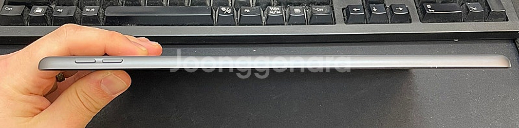 아이패드7세대 WIFI 그레이 32GB 배터리94% 상태좋은 중고22만팝니다.--4